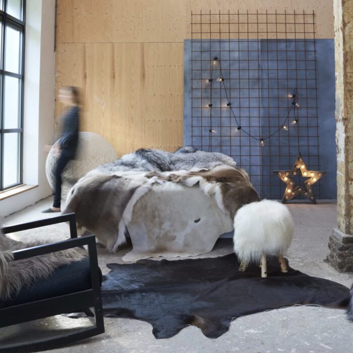 Tapis en peau de vache véritable Noir 150 x 170 cm – Image 1