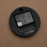 Horloge murale jaune et noir Ø50 cm bois d'ingénierie – Image 4